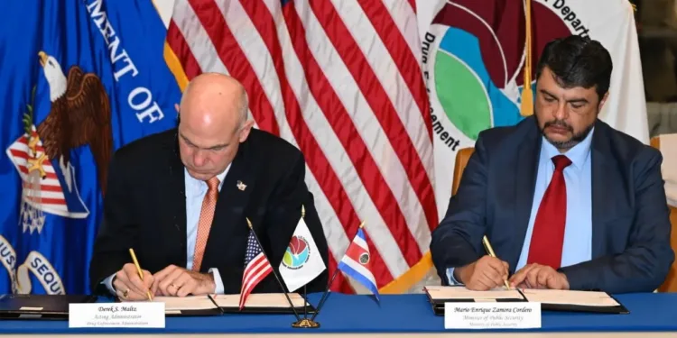 Costa Rica intensifica lucha contra el narcotráfico con apoyo de la DEA