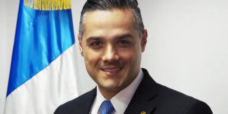 Juzgado emite orden de captura contra exdiputado guatemalteco por negarse a pagar pensión alimenticia