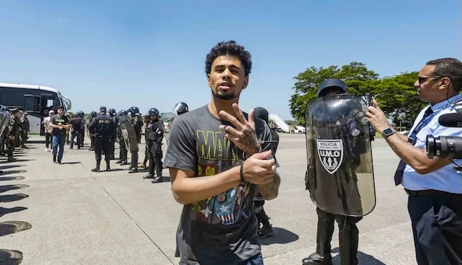 Bukele confirma repatriación de 252 venezolanos recluidos en el CECOT a cambio de presos políticos y estadounidenses