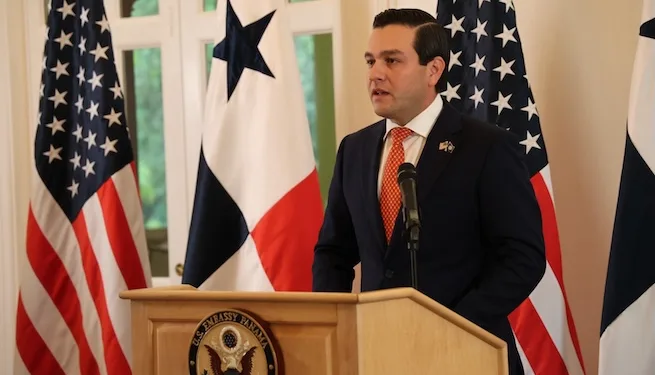 La influencia china ha disminuido en Panamá, pero la amenaza persiste, dice embajador de EE.UU.