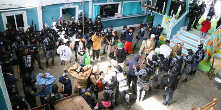 Guatemala: hallan municiones, licor y construcciones ilegales en el penal Pavoncito tras disturbios