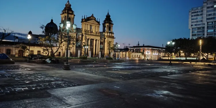Guatemala: sindicato docente levanta plantón tras casi 60 días y hay una nueva sanción judicial