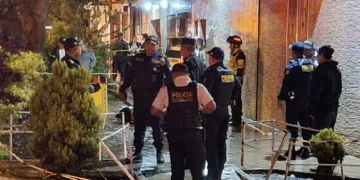 Los policías que se alejaron de la funeraria serán destituidos.
