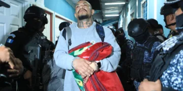 Cabecillas de pandillas fueron trasladados a un penal de máxima seguridad.