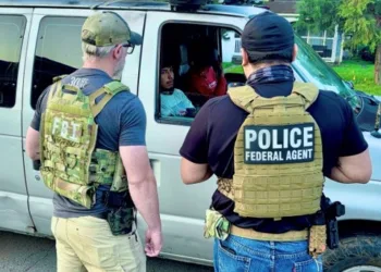 Denuncian hacinamiento y abusos en sistema de detención migratoria en EEUU