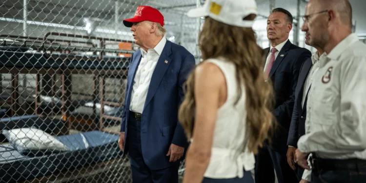 Trump inaugura “Alligator Alcatraz”, la nueva prisión para migrantes en los pantanos de Florida