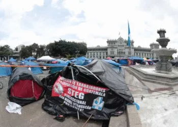 Más de 400 docentes guatemaltecos reciben sanción por incumplimiento laboral