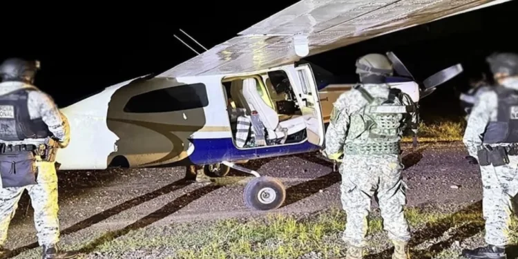 Avioneta proveniente de El Salvador es interceptada en México con cocaína valuada en más de $5.4 millones