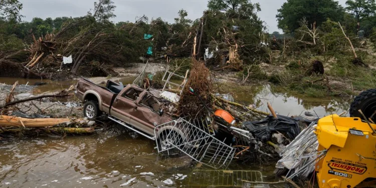 Inundaciones en Texas dejan al menos 52 muertos; continúan los operativos de búsqueda
