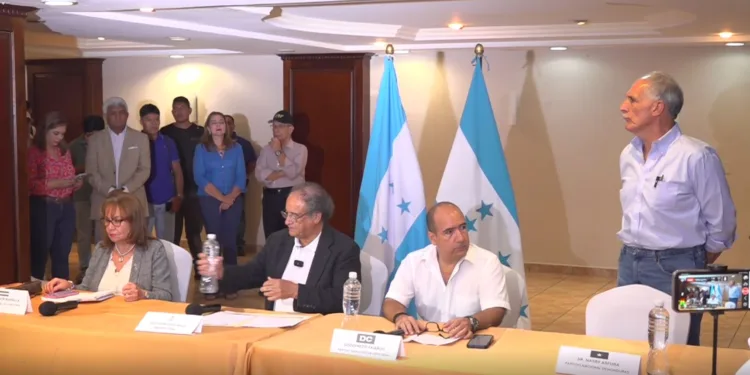 Partidos de oposición de Honduras se unen para defender la democracia en medio de crisis en el Consejo Electoral