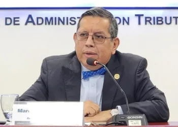 Exsuperintendente tributario es nombrado embajador de Guatemala en Honduras