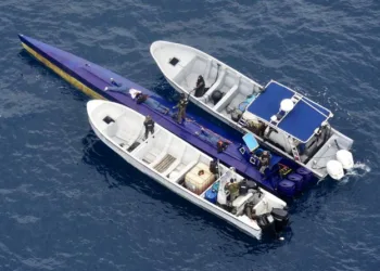 Ejército de Guatemala intercepta semisumergible en el Pacífico que presumen es utilizado para transportar droga