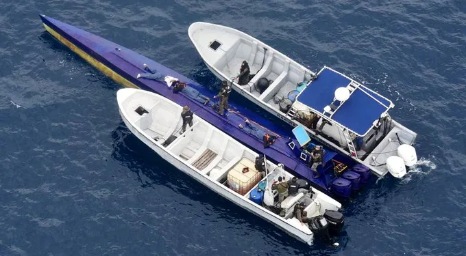 Ejército de Guatemala intercepta semisumergible en el Pacífico que presumen es utilizado para transportar droga