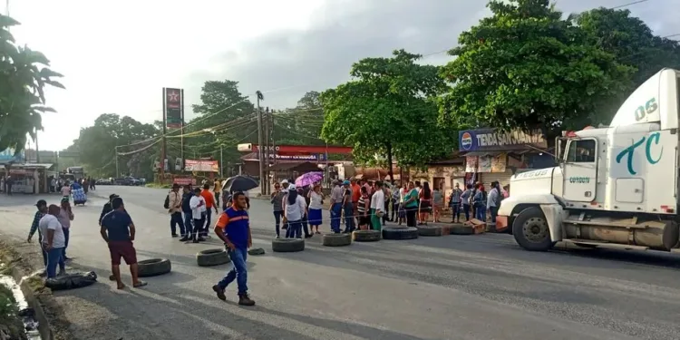 Arévalo condena bloqueos durante emergencia por sismos y ordena garantizar libre circulación
