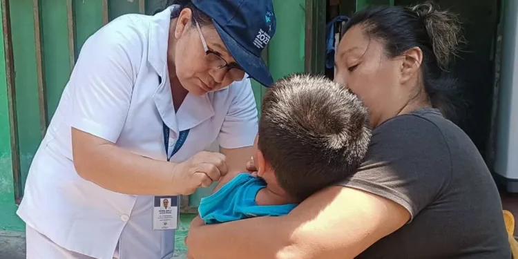 Salud niega repunte de enfermedades prevenibles por vacuna y reporta descenso de casos en El Salvador