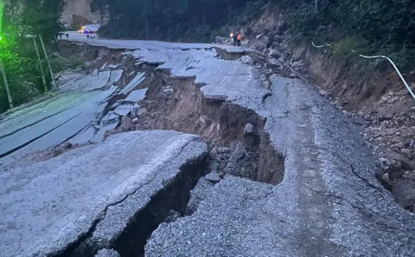 Colapsa carretera en Ocotepeque y afecta el paso trifronterizo entre Honduras, Guatemala y El Salvador
