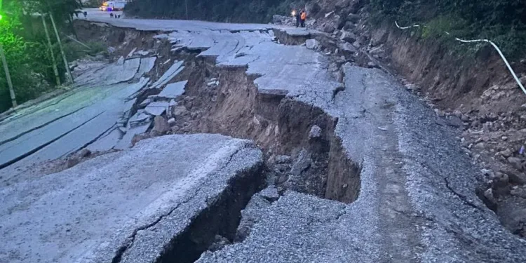Colapsa carretera en Ocotepeque y afecta el paso trifronterizo entre Honduras, Guatemala y El Salvador