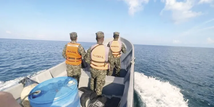 Tragedia en el Caribe hondureño: dos víctimas mortales tras naufragio de lancha turística