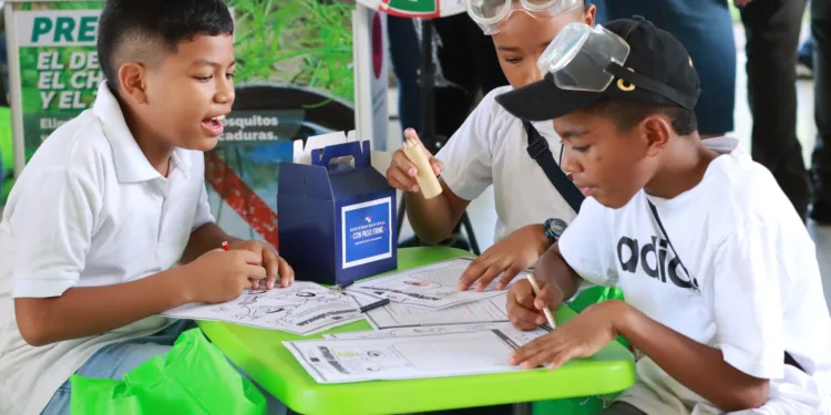 Docentes panameños regresan a las aulas tras dos meses de paro; dos gremios aún no firman el acuerdo