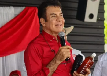 Honduras: Nasralla acusa al oficialismo de preparar fraude electoral y llama a la población a defender la democracia