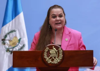 Guatemala ampliará el calendario escolar solo en centros afectados por la huelga docente