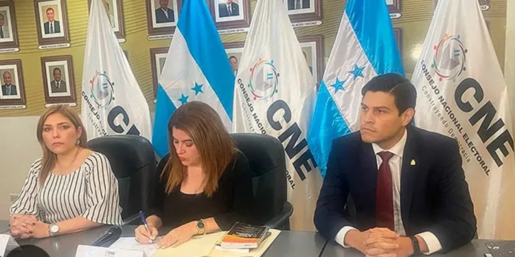 “Estamos atravesando una crisis sin precedentes”, dice presidenta del Consejo Electoral de Honduras ante renuncia de su colega