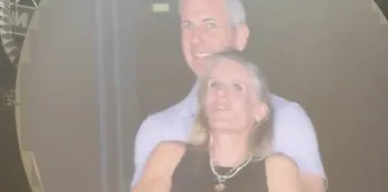 Crónica de un abrazo no anunciado y una cámara indiscreta