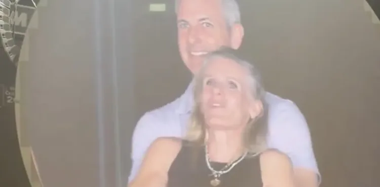 Crónica de un abrazo no anunciado y una cámara indiscreta