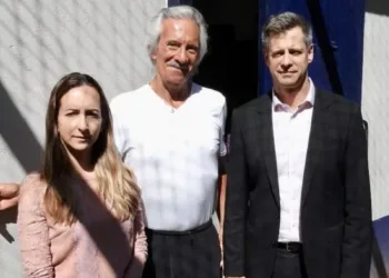 Embajadores de Reino Unido y Canadá visitan en prisión a periodista guatemalteco y reafirman compromiso con la libertad de expresión