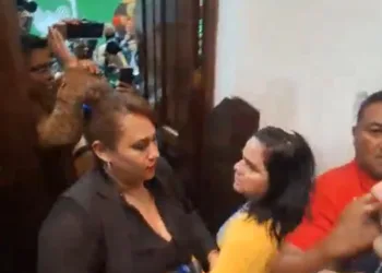 Bronca en el Congreso de Guatemala durante reunión entre sindicalistas magisteriales y autoridades de gobierno