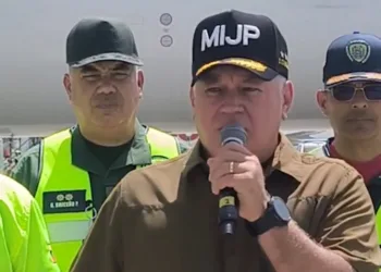 Venezuela oficializa arribo de 252 migrantes deportados desde EEUU y que estuvieron detenidos en El Salvador