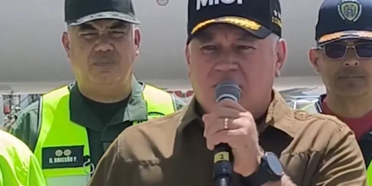 Venezuela oficializa arribo de 252 migrantes deportados desde EEUU y que estuvieron detenidos en El Salvador