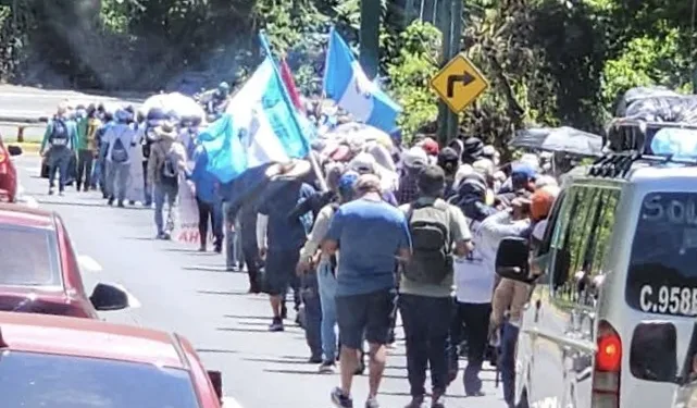 Caravanas de maestros sindicalistas afectarán el tránsito en Ciudad de Guatemala este lunes