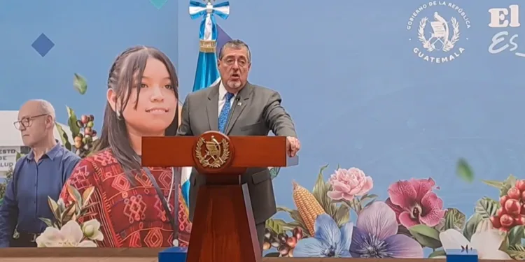 Presidente Arévalo anuncia reunión con Claudia Sheinbaum en la frontera entre Guatemala y México