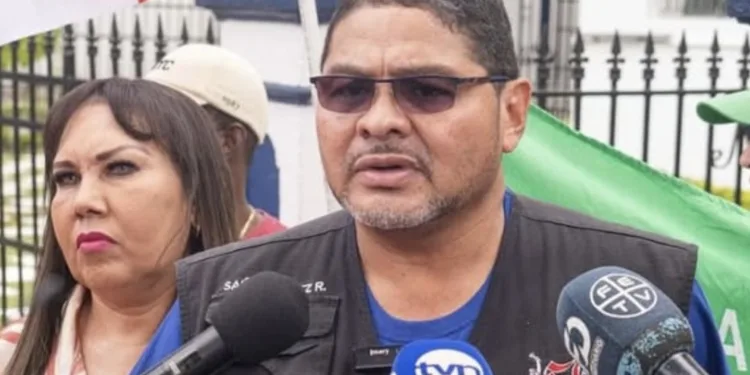 Emiten alerta roja de Interpol contra el dirigente sindical panameño Saúl Méndez por presunto fraude financiero