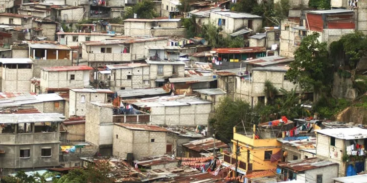 Relator de la ONU urge a Guatemala detener desalojos y garantizar acceso a vivienda digna