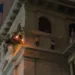 Hombre escala fachada del Palacio Nacional de Guatemala y es rescatado por bomberos