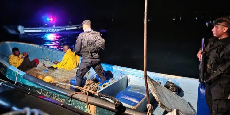 Autoridades interceptan embarcaciones con más de 600 kilos de cocaína en aguas salvadoreñas