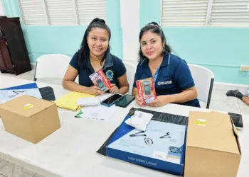 Misión Técnica taiwanesa capacita a mujeres beliceñas en reparación de celulares
