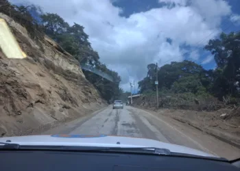 Habilitan paso provisional en ruta a La Antigua tras derrumbe: Conred alerta por más lluvias en Guatemala