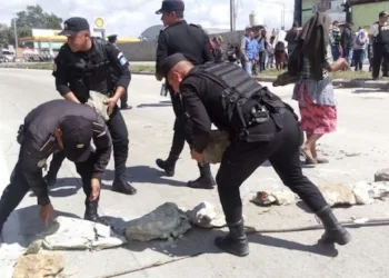 Millonarias pérdidas por bloqueos de carretera impulsados por sindicato de maestros en Guatemala
