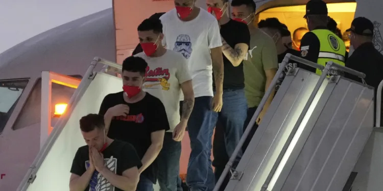 ONG responsabiliza a El Salvador y Estados Unidos por presuntas violaciones a derechos humanos de venezolanos