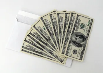 Remesas rompen récord en Centroamérica pese a la ofensiva antiinmigrante y anuncio de un nuevo impuesto en Estados Unidos