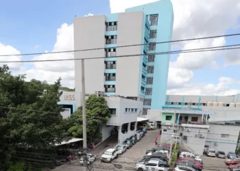 Investigan por fraude y lavado de activos al IHSS de Honduras: compras irregulares de gasas por más de 35 mil dólares