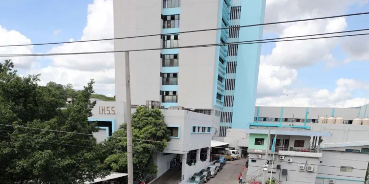 Investigan por fraude y lavado de activos al IHSS de Honduras: compras irregulares de gasas por más de 35 mil dólares