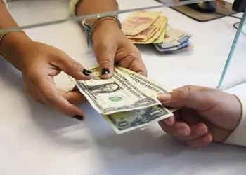 Remesas rompen récord en Centroamérica pese a la ofensiva antiinmigrante y anuncio de un nuevo impuesto en Estados Unidos