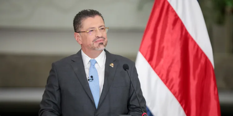 Presidente costarricense descarta reelección indefinida para su país