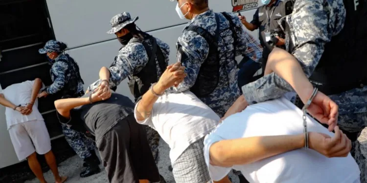 Muertes por régimen de excepción en El Salvador llegan a la Corte Penal Internacional