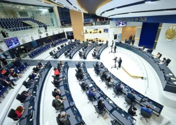 Asamblea salvadoreña aprueba reforma legal que extiende el plazo de la Fiscalía a cuatro años para acusar a pandilleros