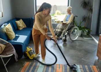 Latinoamérica crece en los hombros de las mujeres: ONU Mujeres alerta sobre el valor del cuidado no remunerado